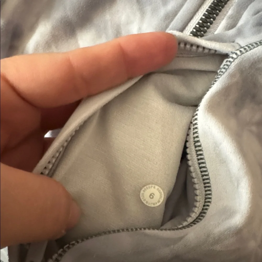 Lululemon - Picture 4 of 5